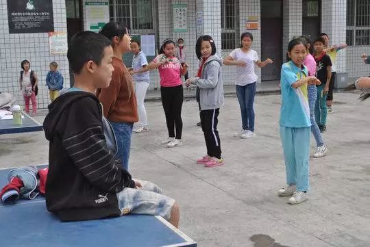 暖闻 | 这群小学生5年坚持做同一件事情，看完超暖心！
