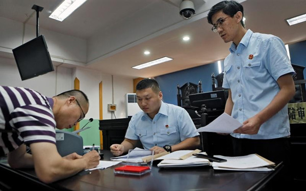 买房10年办不了产权登记 业主起诉开发商拿回大修基金