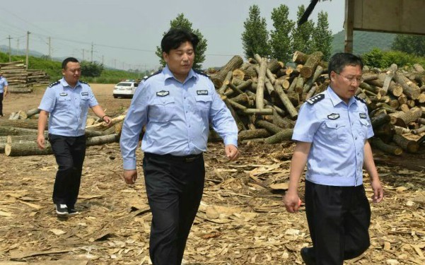 商洛办案归途发生车祸 造成一民警牺牲两人受伤 