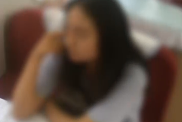 大一新生列车上猥亵下铺女乘客：看到腹部冲动了