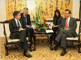 习近平接受八位新任驻华大使递交国书