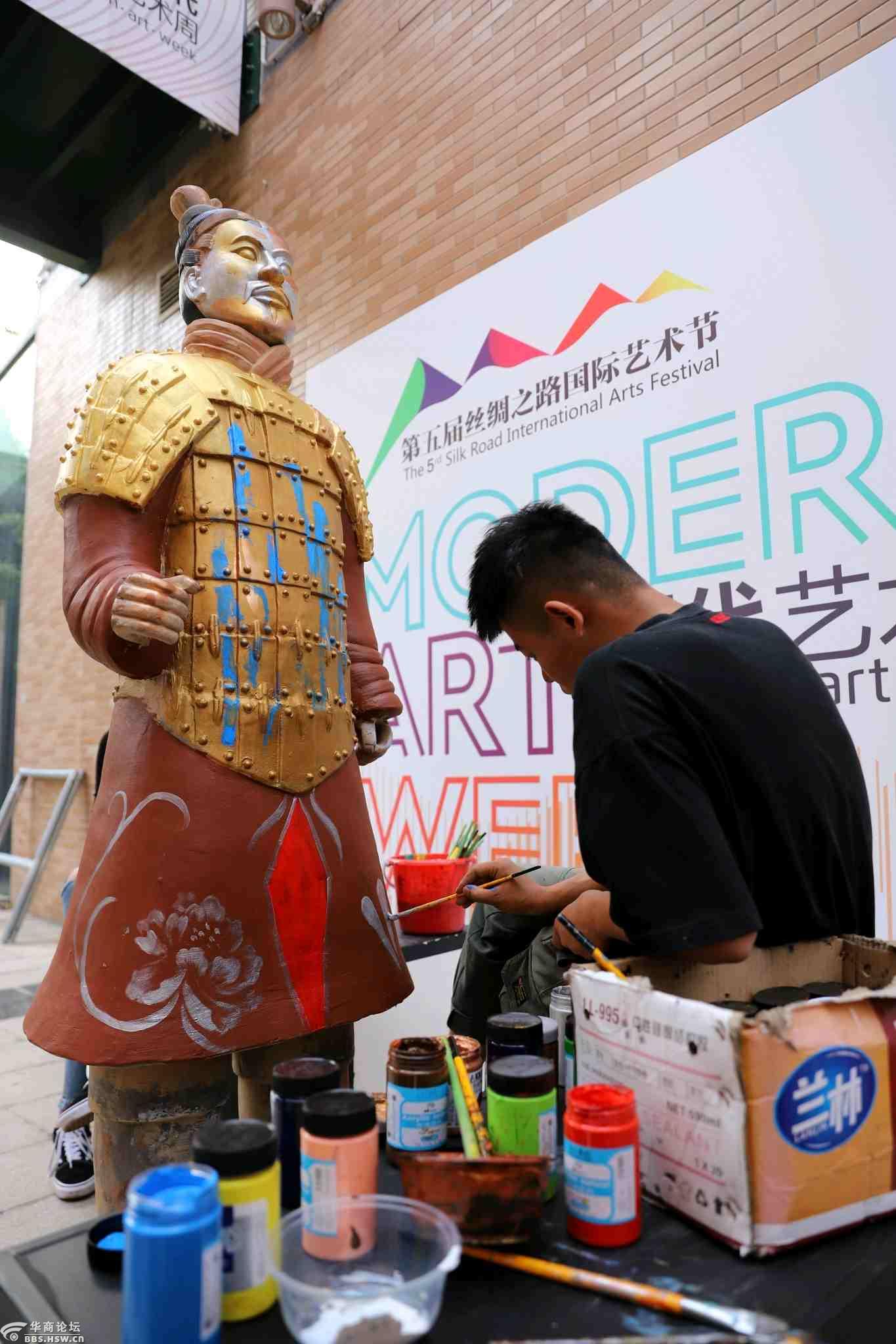 『彩绘兵马俑』