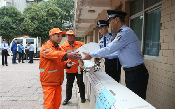 三嫌疑人专盗西安环卫工休息室空调 目前已被警方依法刑拘