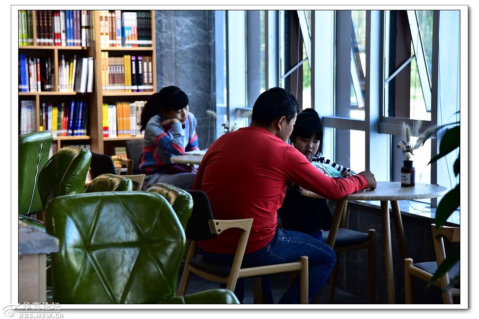 公园办书屋市民齐称赞