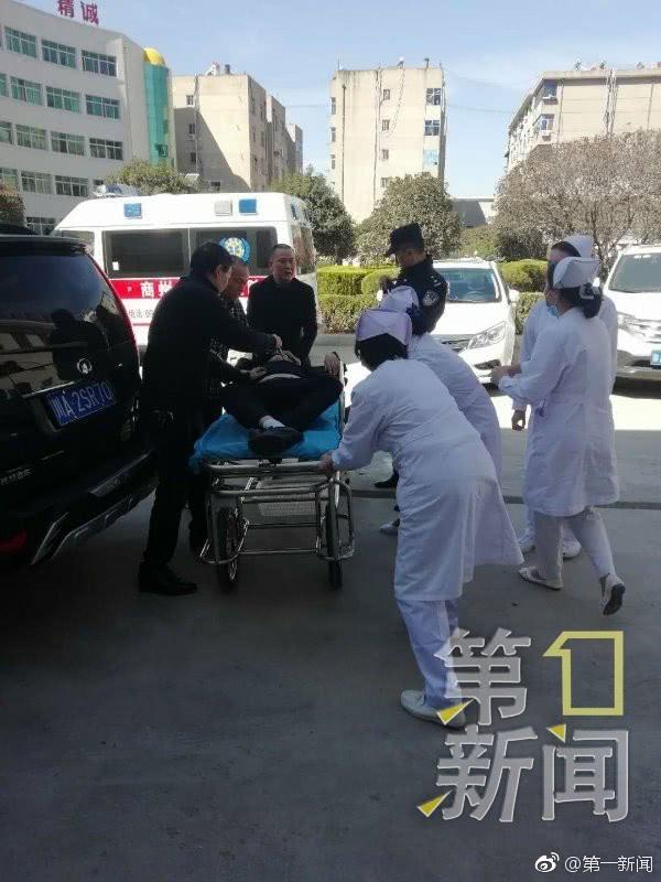 外地游客突然晕厥 商洛警车开道紧急送医