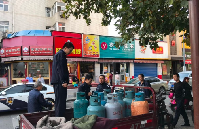 明德路一家饺子馆发生闪爆 疑液化气泄漏酿事故
