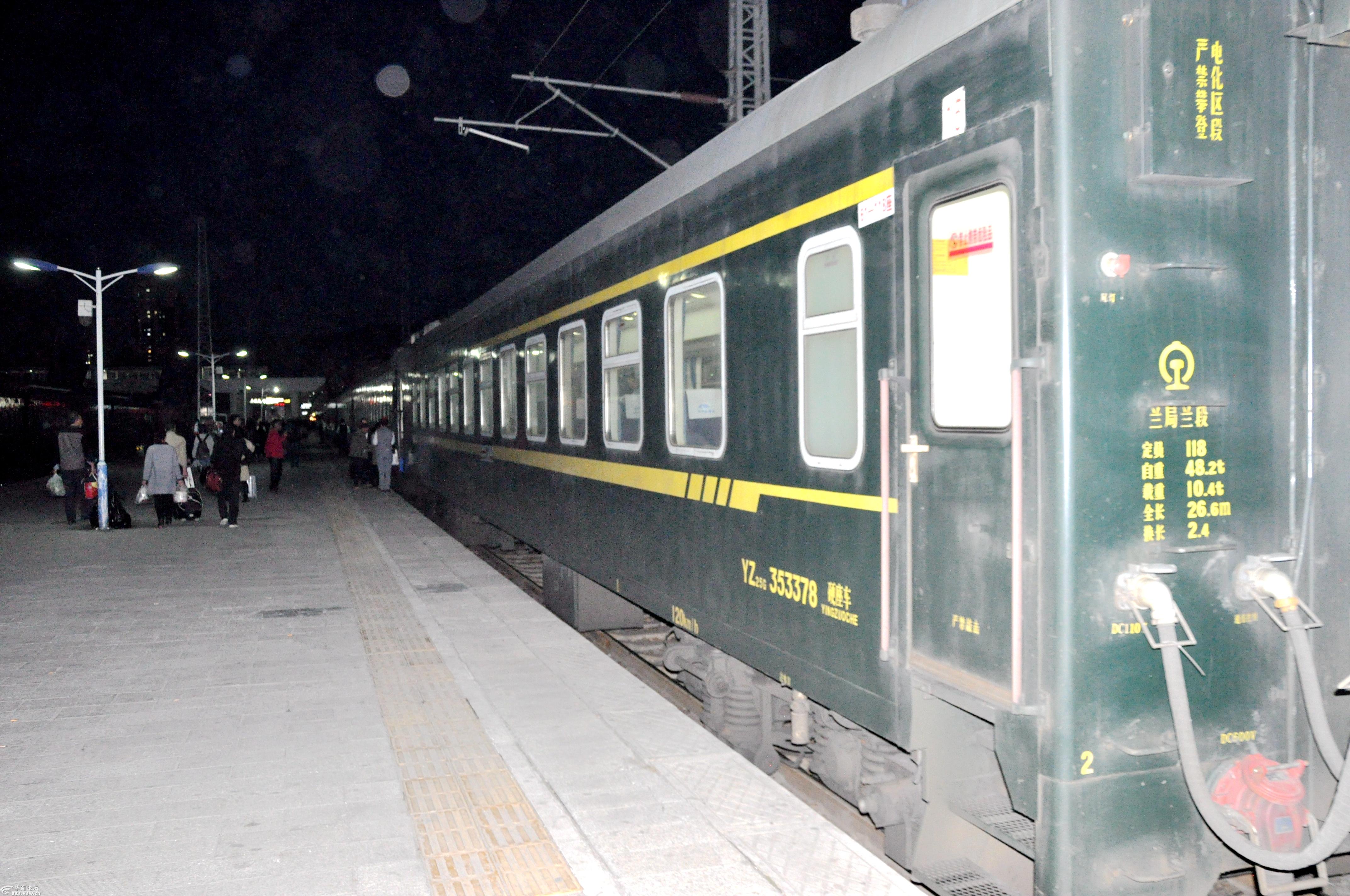 西安至敦煌367次快速列车16号车厢内外景象.2018.10.