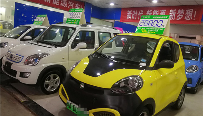 市场有卖、不能挂牌、上路被查 西安老年代步车尴尬咋破解