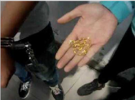 郑州男子好心留宿熟人过夜 遭对方铁锤砸头抢走金项链
