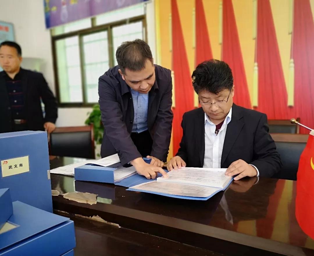 市委副秘书长,市扶贫办主任,市脱贫退出专项调研组组长张友社深入周至