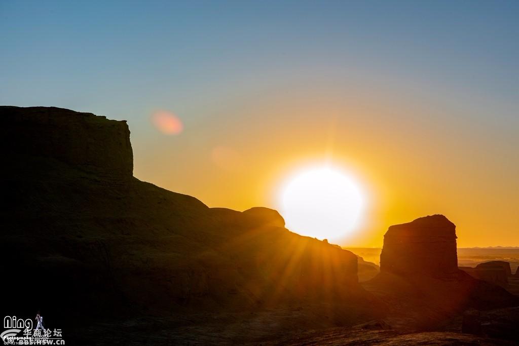 新疆魔鬼城的夕阳