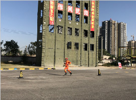 陕西消防举行夏季训练暨卫星消防站业务技能比武