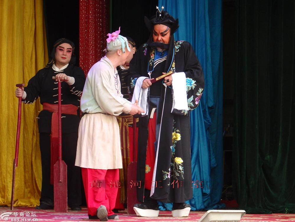 西安市秦腔演艺公司在宝鸡市斗鸡清明古会演出秦腔本戏双罗衫