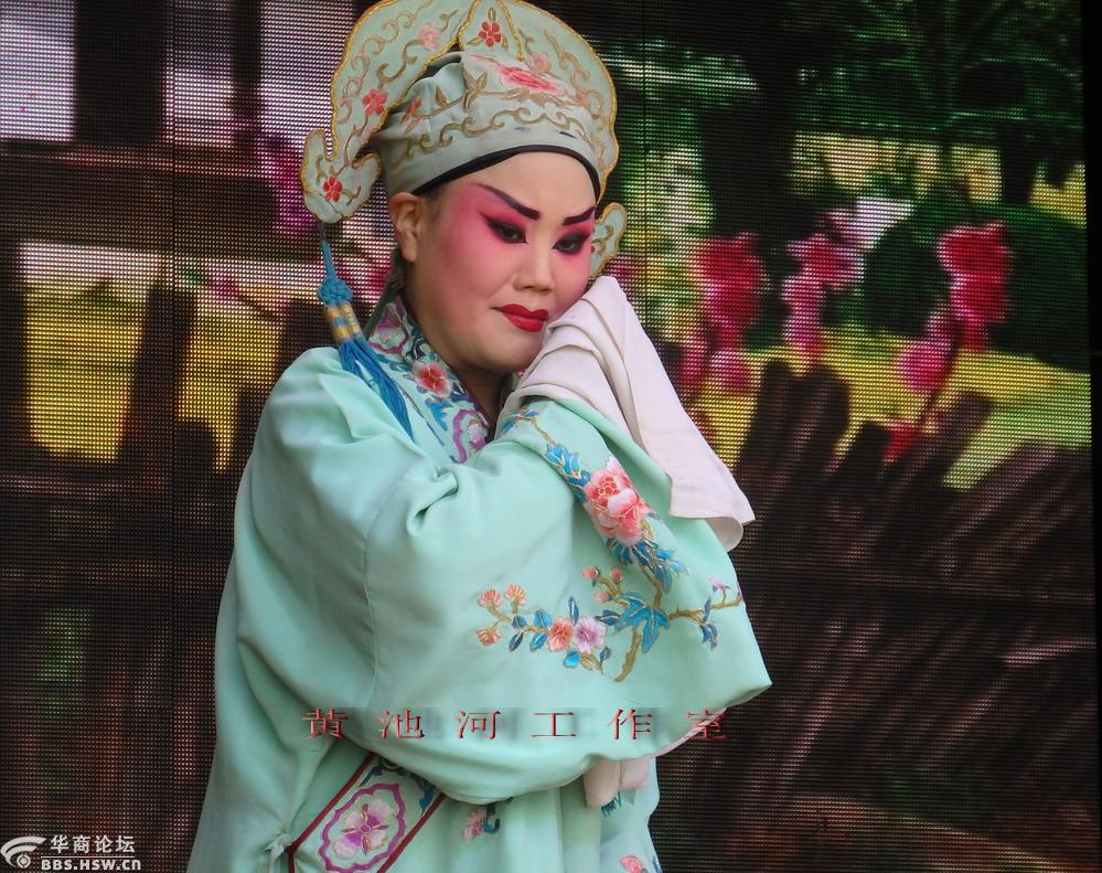 西安市秦腔演艺公司在宝鸡市斗鸡清明古会演出秦腔本戏双罗衫