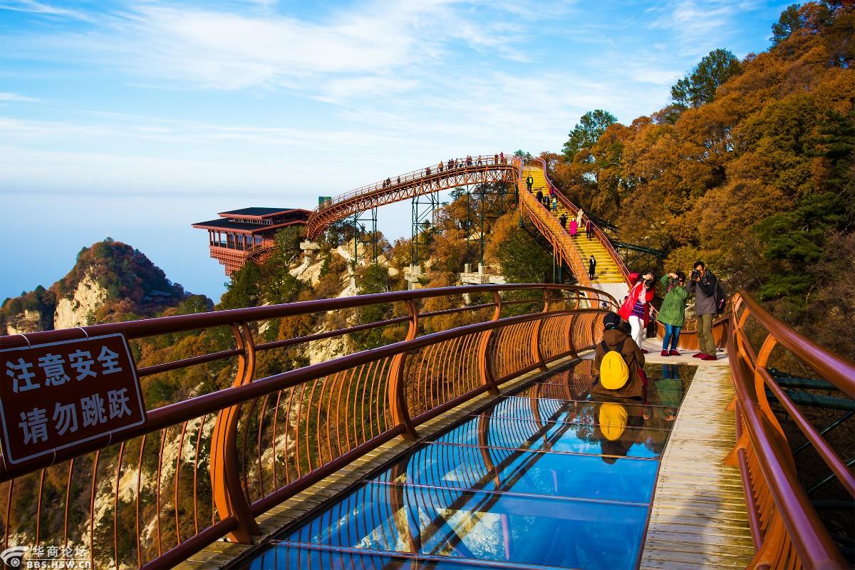 初冬的少华山浓妆重抹更加迷人