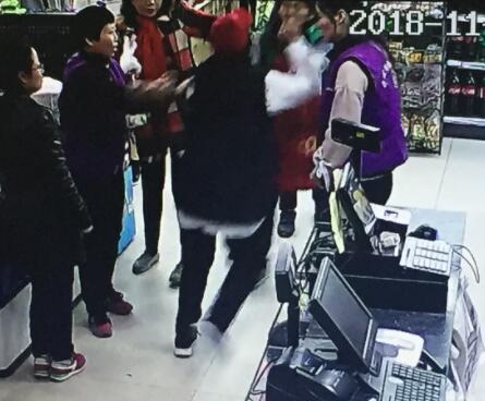 玩笑惹矛盾 二府庄一超市员工竟然与顾客互殴