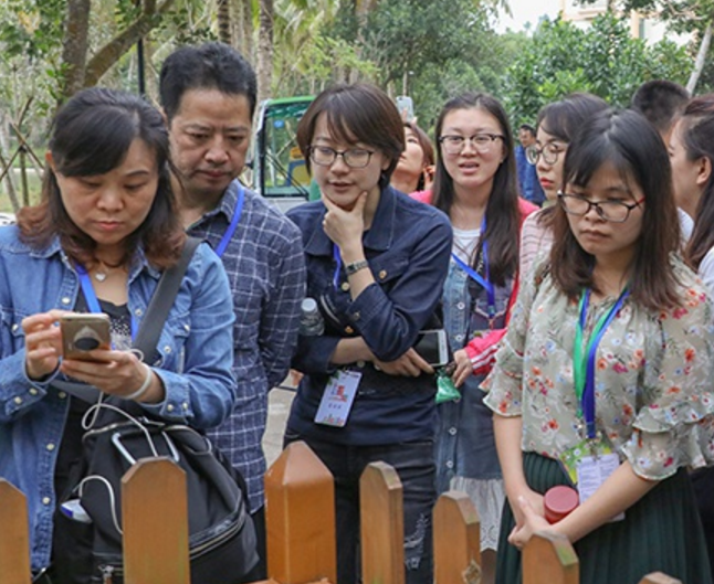 组图 | 全国网媒行采访团参观万宁兴隆热带植物园