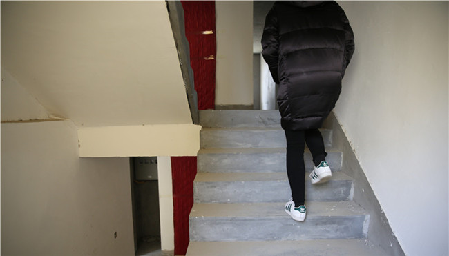 图便宜买"烂尾小区"  这个小区无楼梯扶手、无消防设施