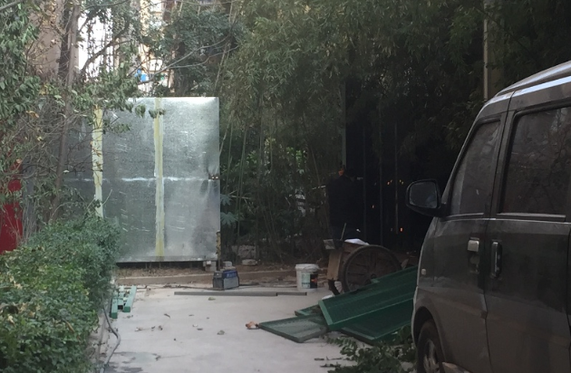 业主网曝小区消防通道被堵 消防部门下整改通知却仍未拆除
