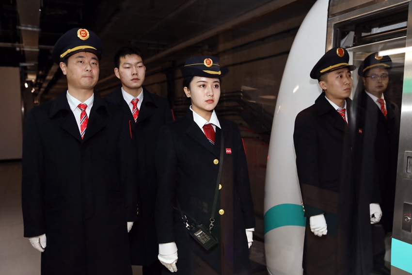 有新开有调整有迁移 地铁四号线沿线公交接驳达162条