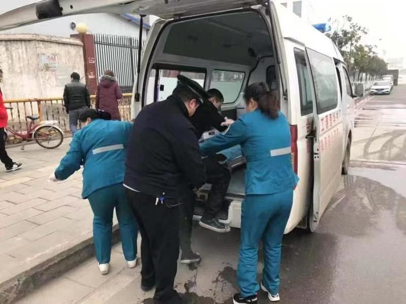汉中一17岁学生酒后掉进水渠 冷水里泡2小时后获救