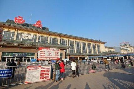 西安火车站西地下停车场违规收费 火车站管委会：已要求整改