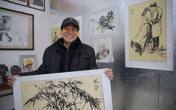 西安6旬农民办个人画展 从小就爱画画还曾报考过美院