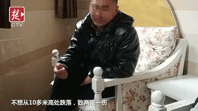▲胡涛的亲人悲痛不已