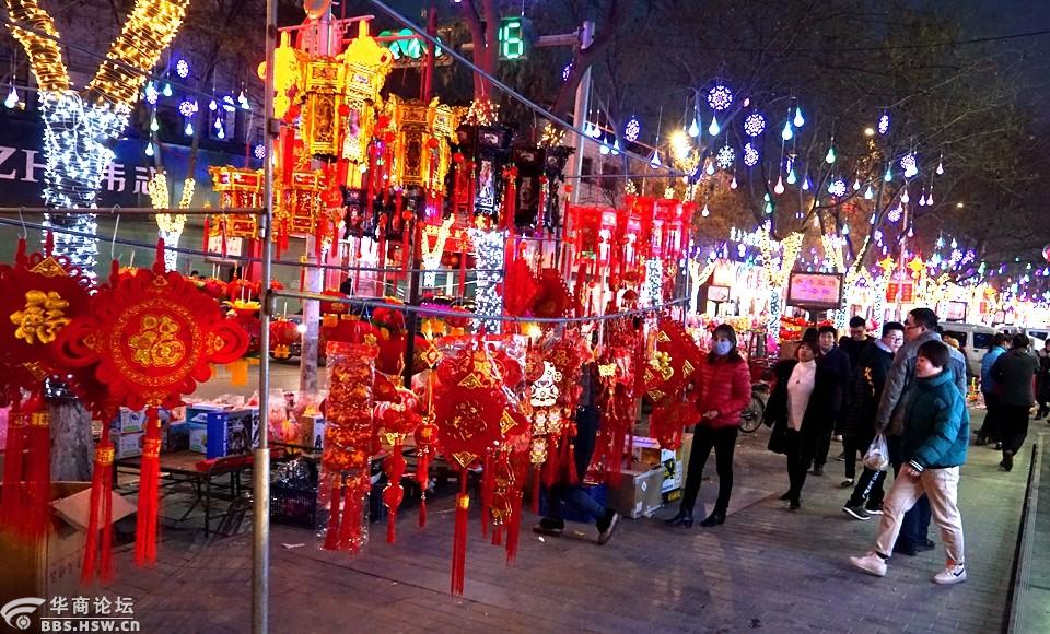 春节夜晚三原大街热闹滴很!