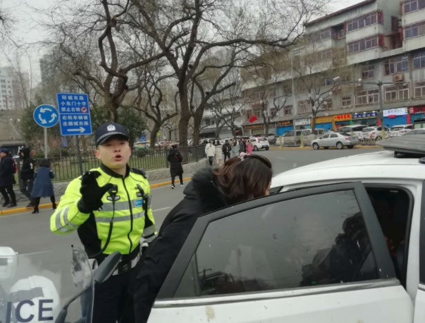 3起儿童春节受伤求助 西安交警们都帮了大忙