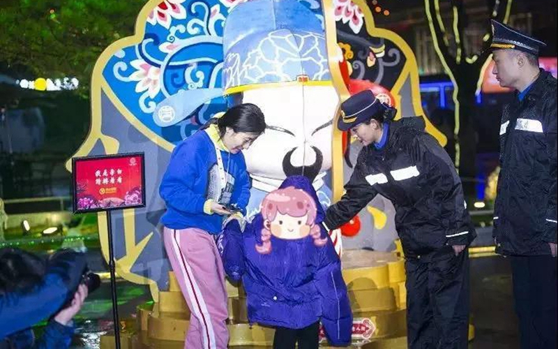 你许我平安祥和我说声谢谢暖心 春节他们坚守岗位任劳任怨 