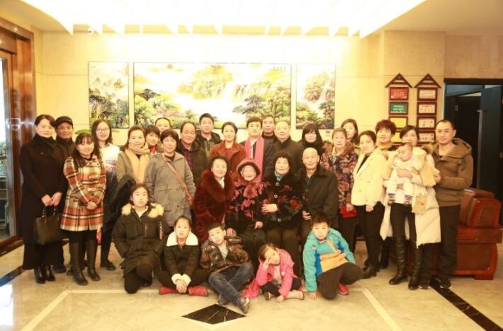 四世同堂的幸福！七旬女儿：98岁母亲胜过最美的美人