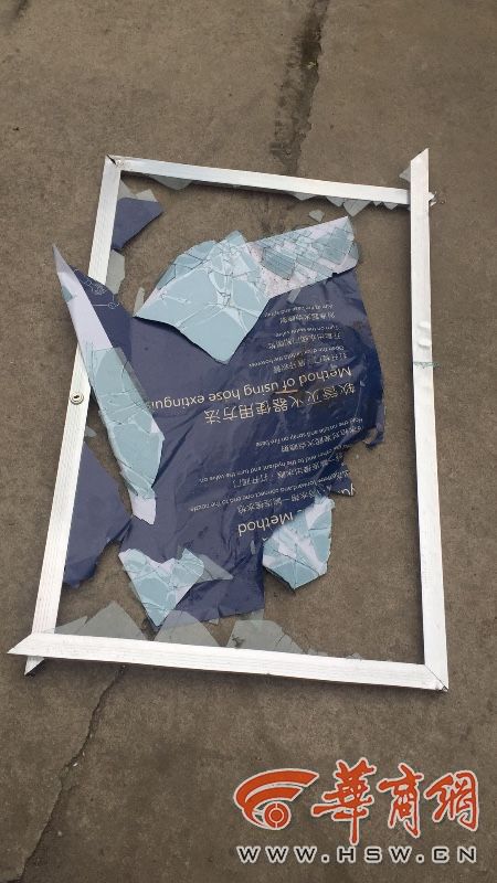 天降玻璃门砸坏车 查到门"主人"维权成难题