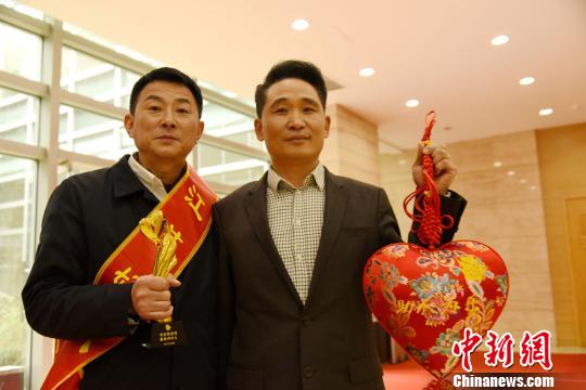 送价值千万酒庄报千元资助情感恩人：投资传递正能量