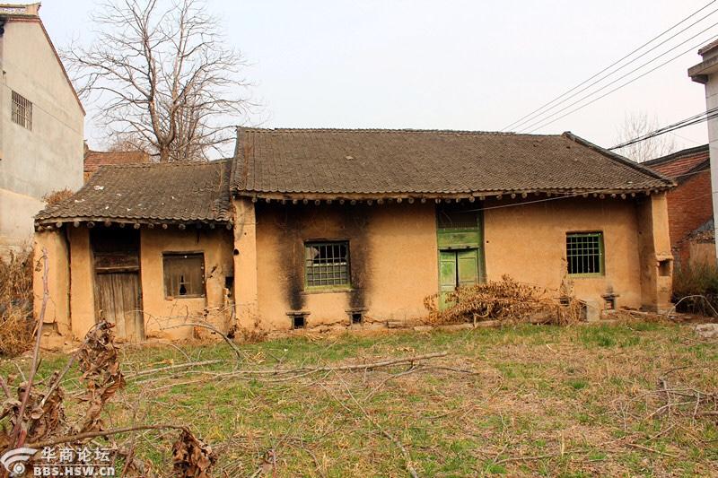 在西府农村有很多这样破旧老的房子