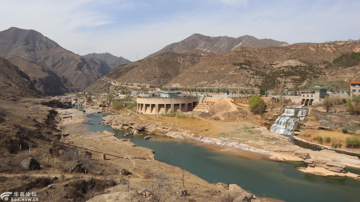 泾水岸边觅梨花