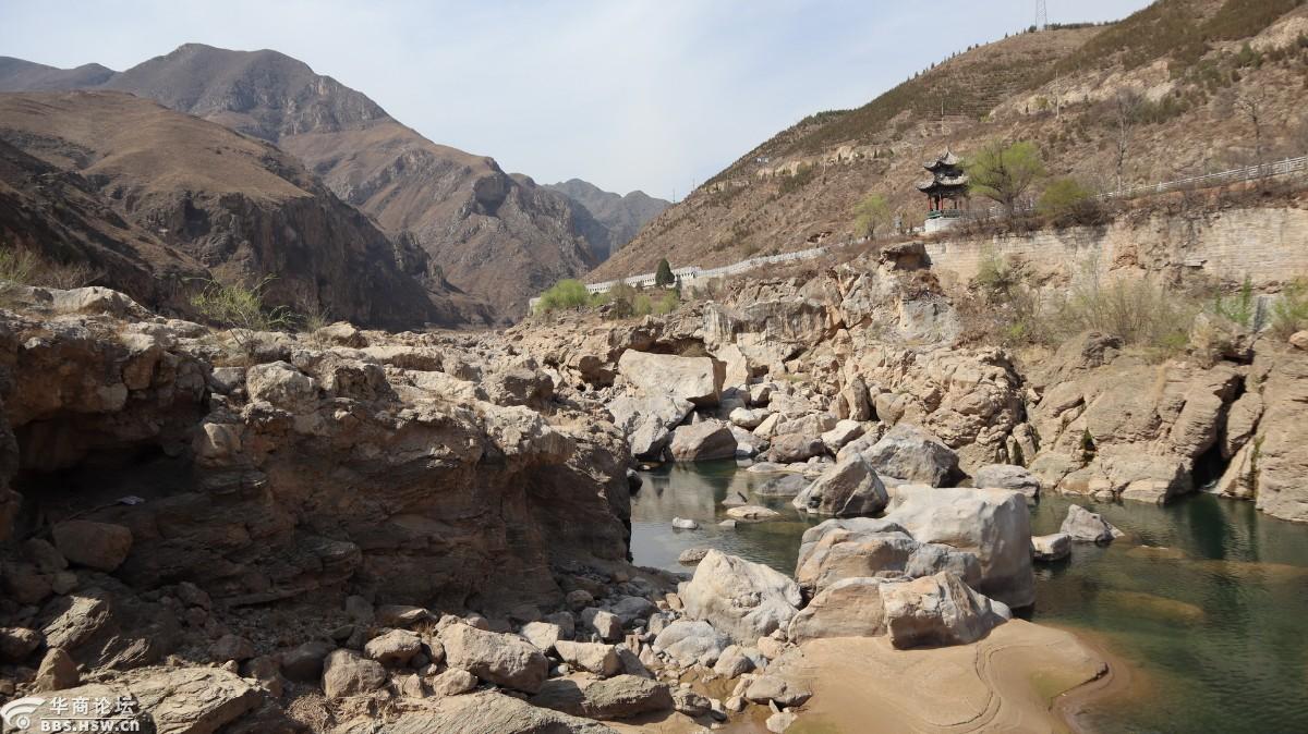泾水岸边觅梨花