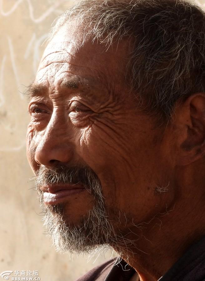 为七旬农民老人拍肖像照