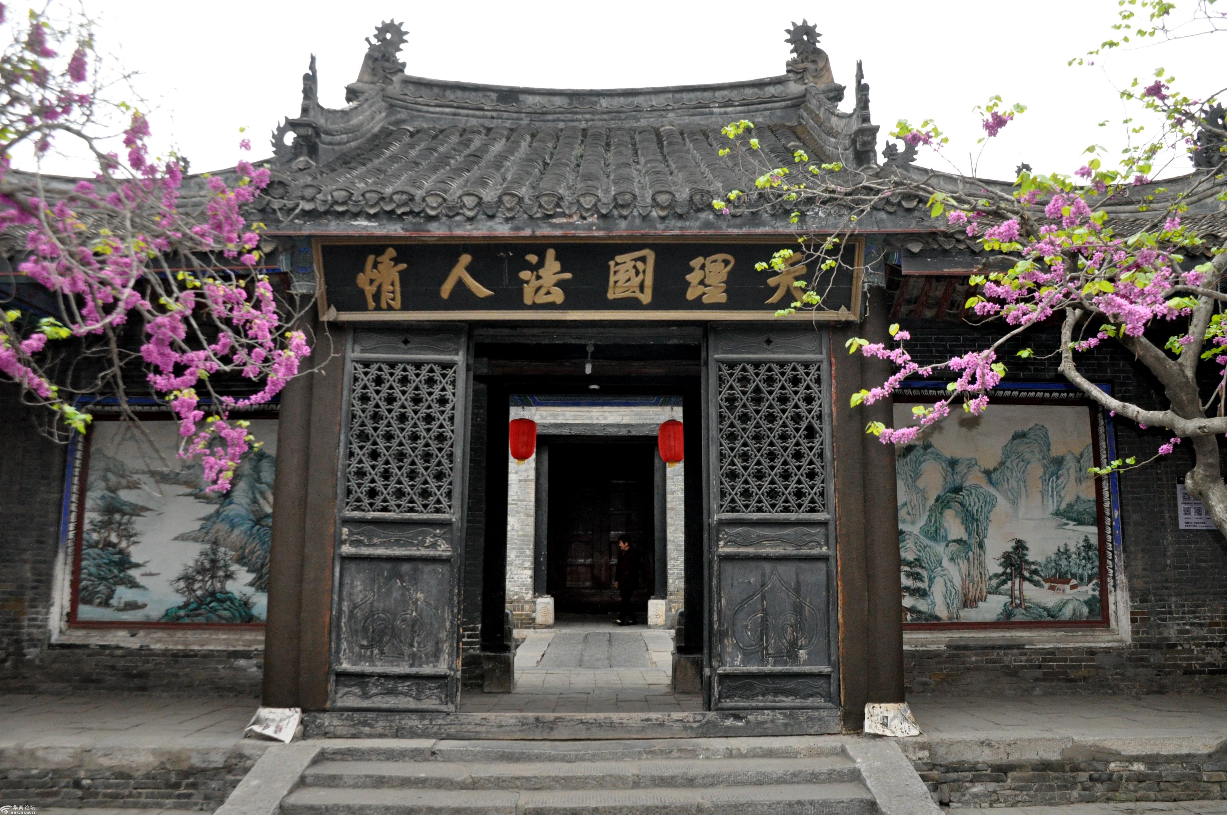 天下第一衙——内乡县衙二堂相对的屏门上书的"天理国法人情"巨匾.