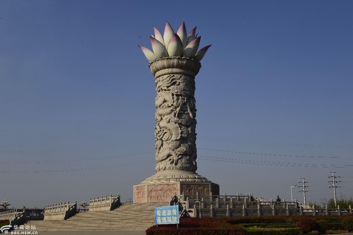 这是华山下标志性的莲花柱.