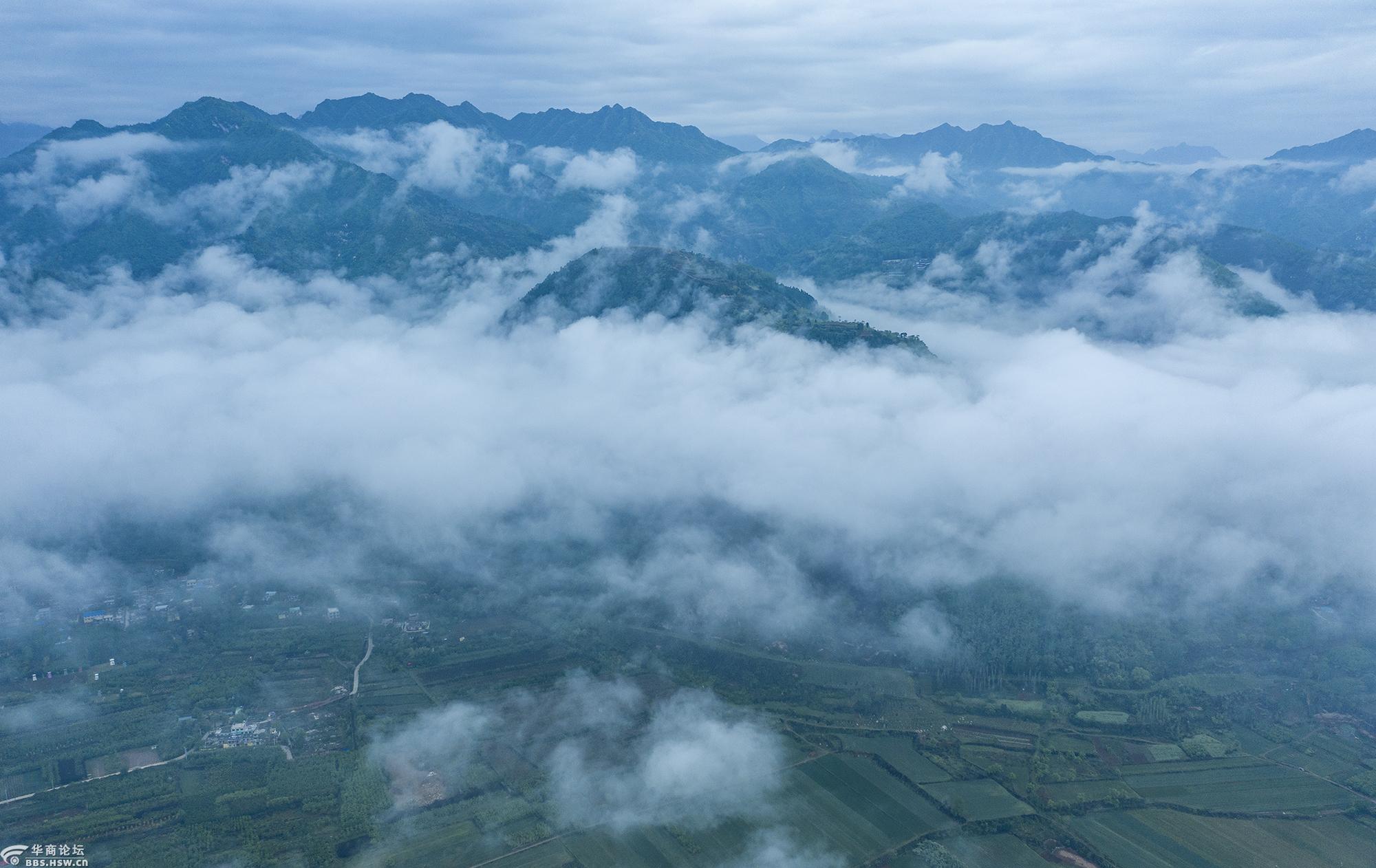 空山新雨后古城分外静