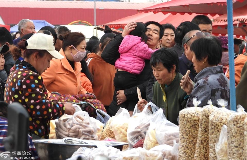 热闹的农村集市