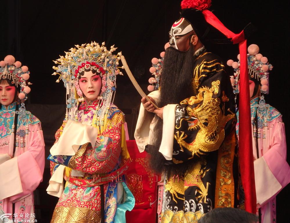 宁夏演艺集团秦腔剧院在宝鸡市三合村演出秦腔本戏《铡美案》