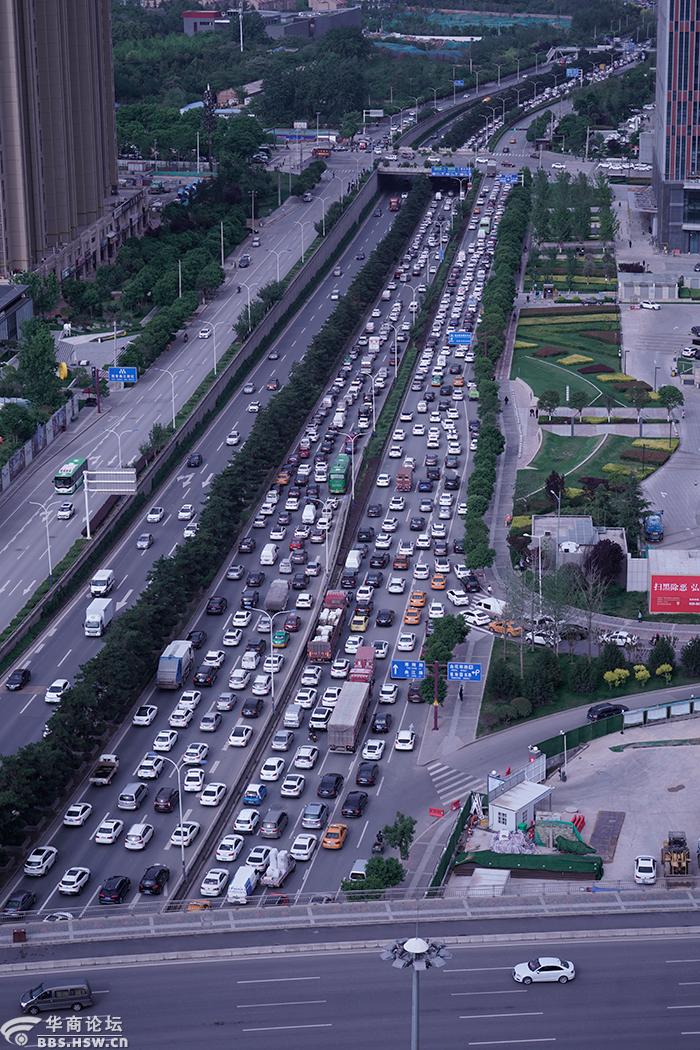 五一未到堵车先行西安南三环大堵车实拍