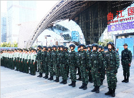 武警西安支队为丝博会保驾护航 小朋友向兵哥哥敬礼还要“带队巡逻”