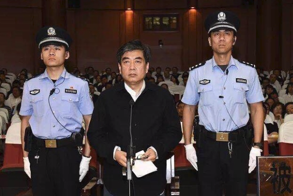 佳县县委原书记辛耀峰受审 庭审中称深感后悔