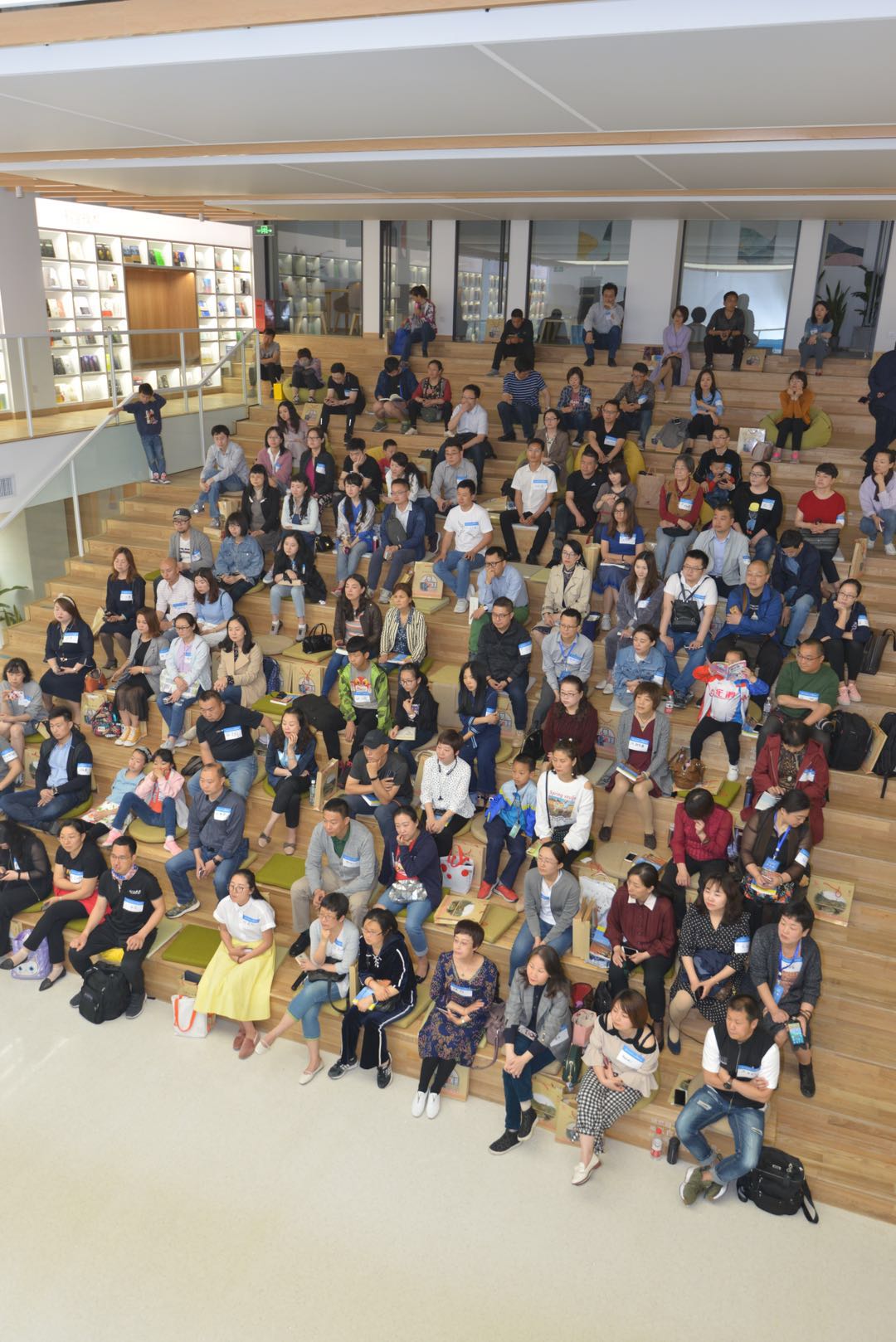 平行美利坚书友会圆满举行自由君首次来西安感触深