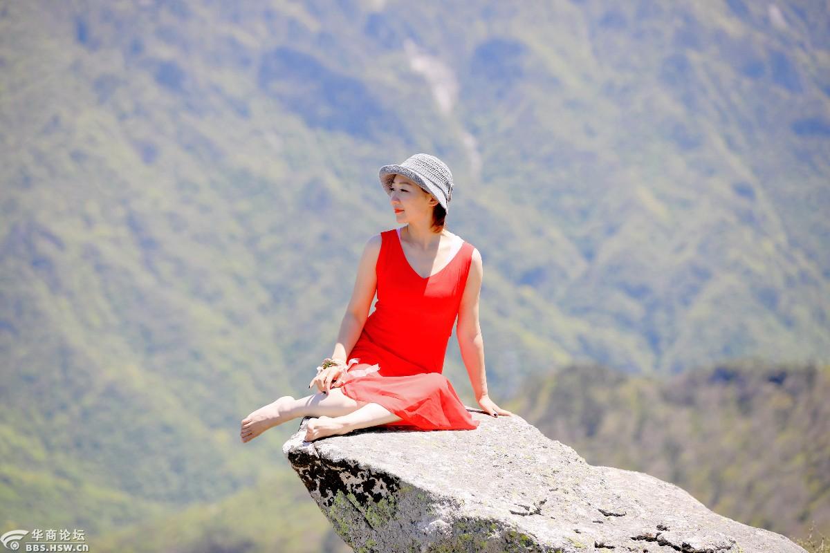 沣峪光头山溜腿之美女驴友红裙舞动