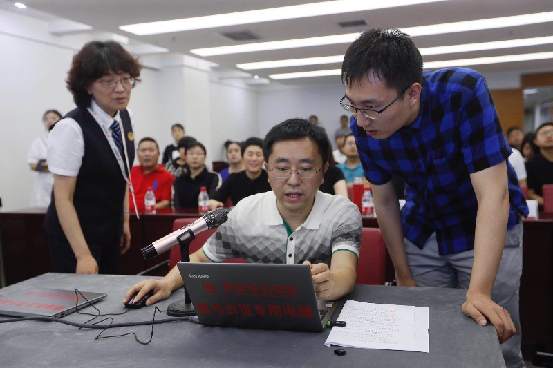 家长代表到场监督西安民办小升初派位 6月1日12时公布报名数据