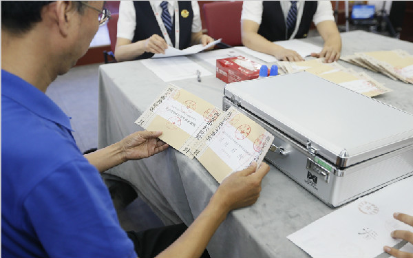 今日10时西安民办小升初摇号 14所学校因报名未达计划直接录取